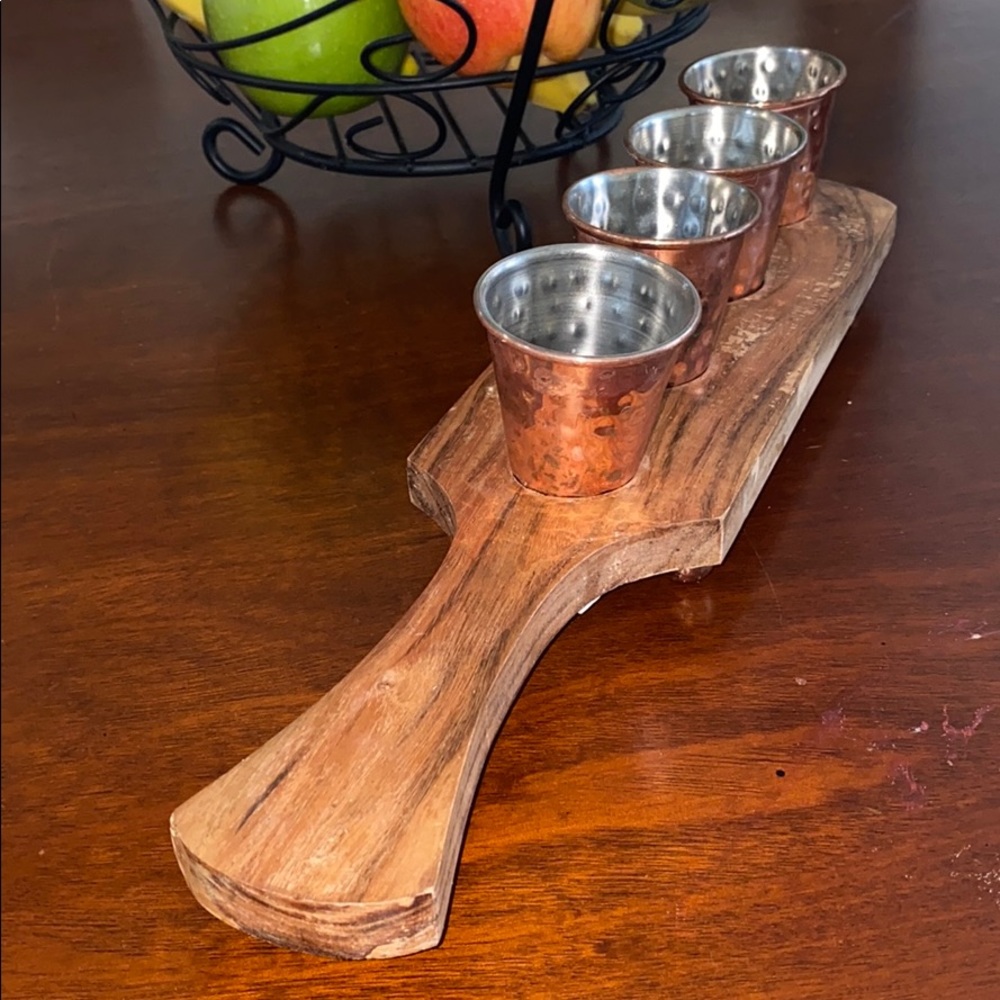 Set of shot glasses on wooden paddle - Picture 3 of 9